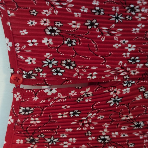 NWOT Woman's Sleeveless Blouse - Picture 6 of 8